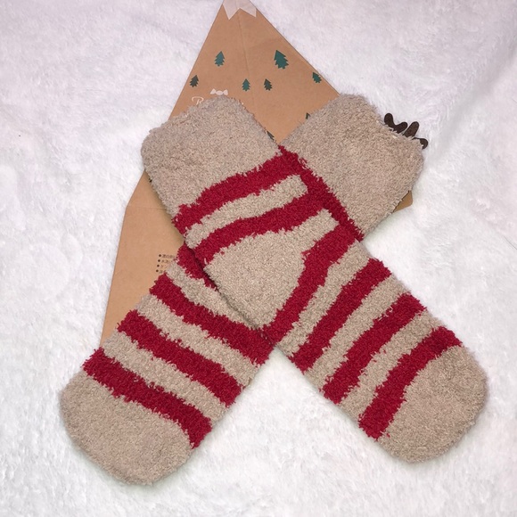 Reindeer fuzzy socks one size with ornament box - Picture 6 of 7